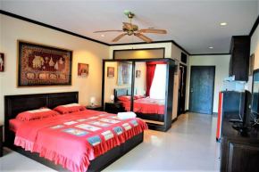 Jomtien Plaza residence with sea view, spa shower & bath tub